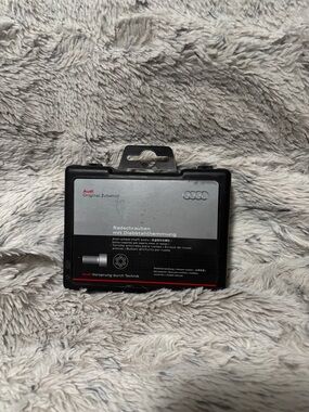 Audi Wheel Lock Key Kit – Black/Silver